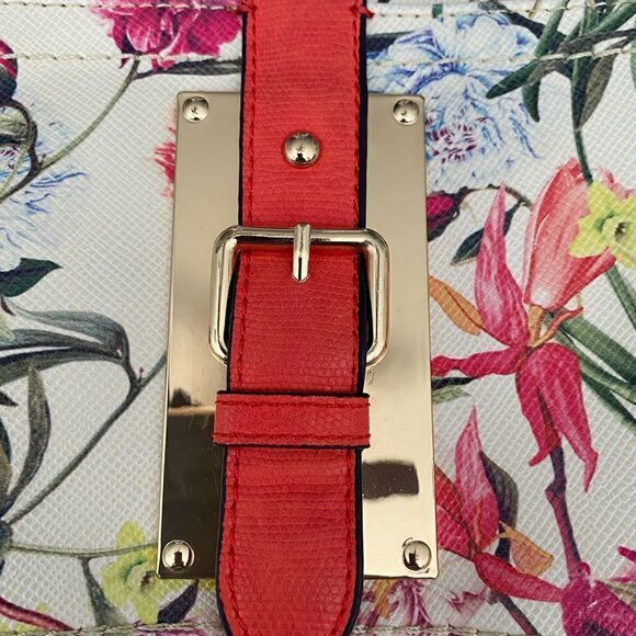 Aldo Floral Crossbody Bag Buckle Detail - Picture 9 of 9